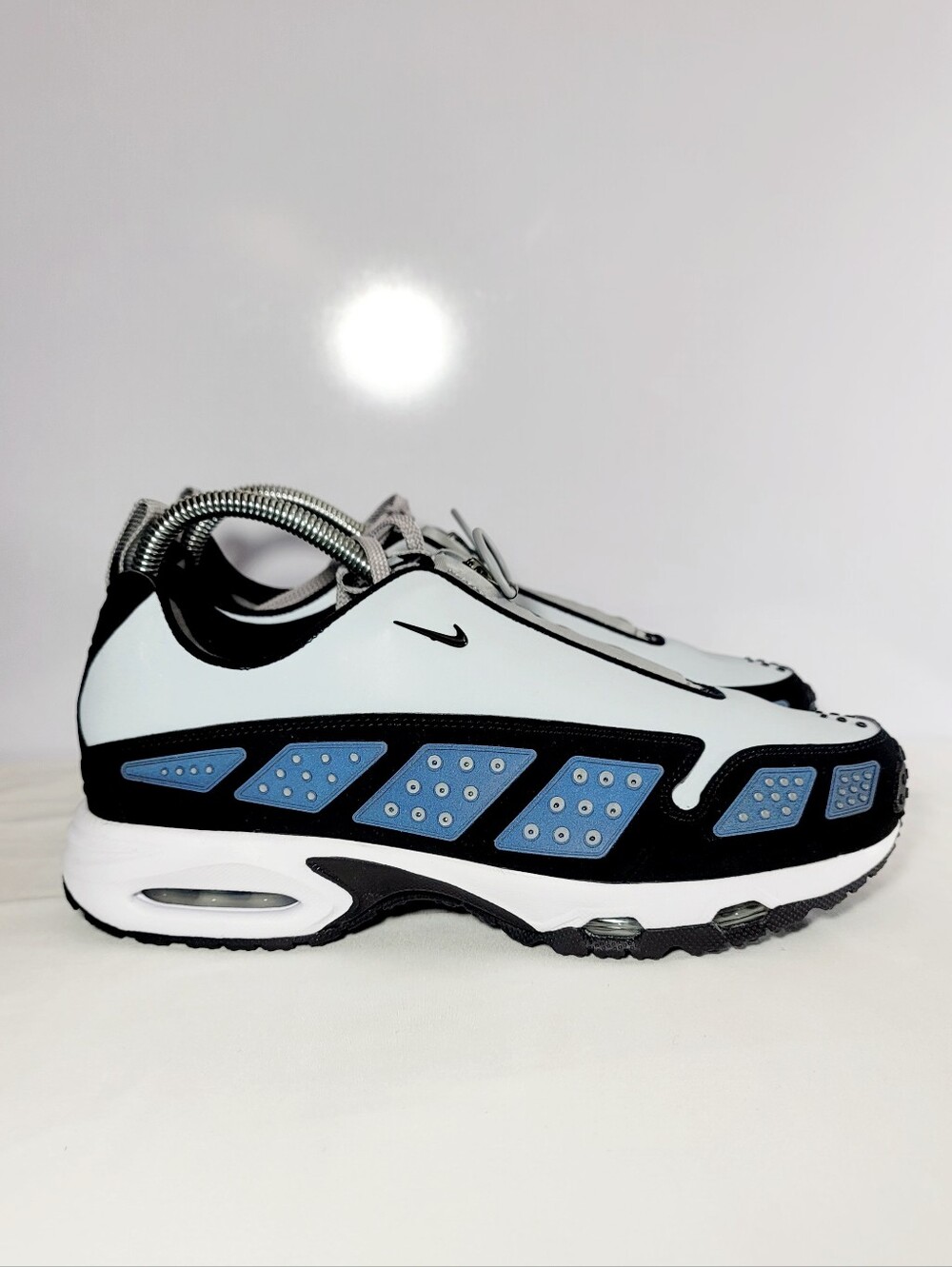 Nike Women's Size 11 Air SNDR Max Silver Reflective sneaker's.